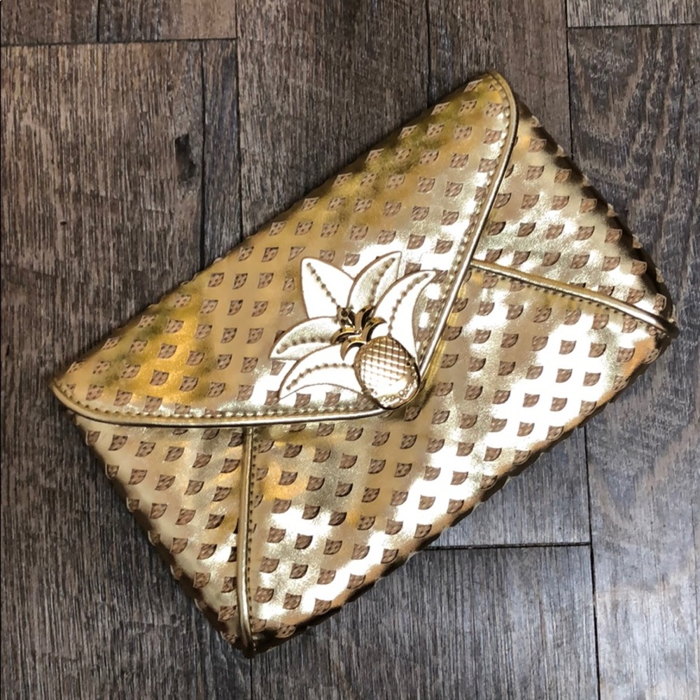 NWOT Lilly Pulitzer Gold & Straw Pineapple Clutch